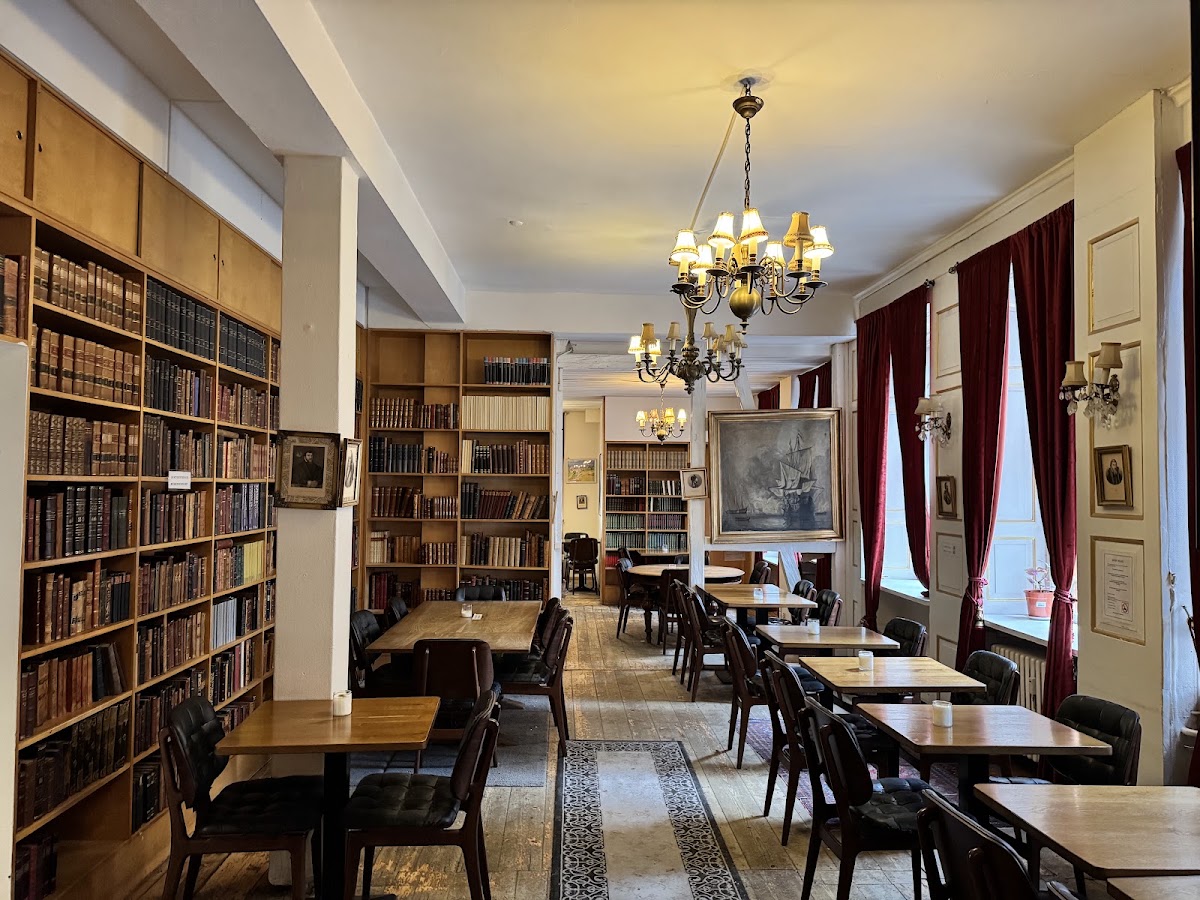 Paludan Bog & Café