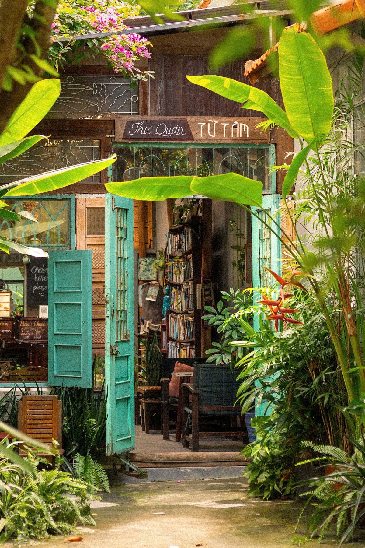Tu Tam Book Café in Hoi An