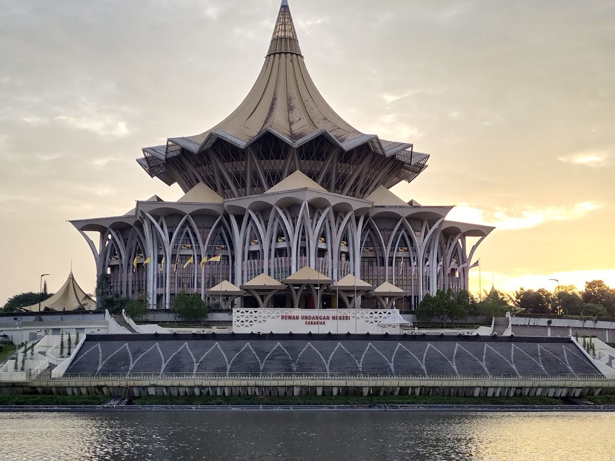 Kuching Waterfront Lodge