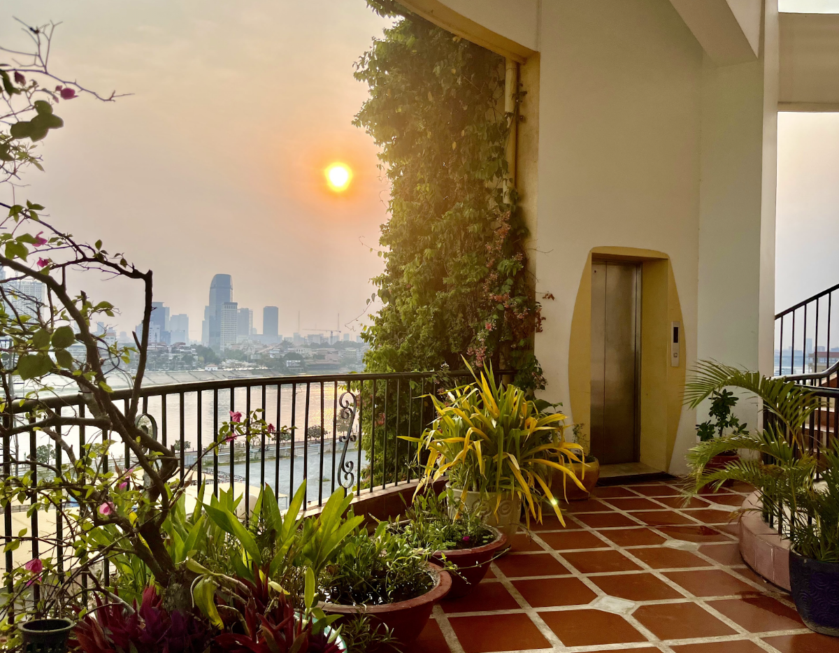 The Green Penthouse Apartment & Office