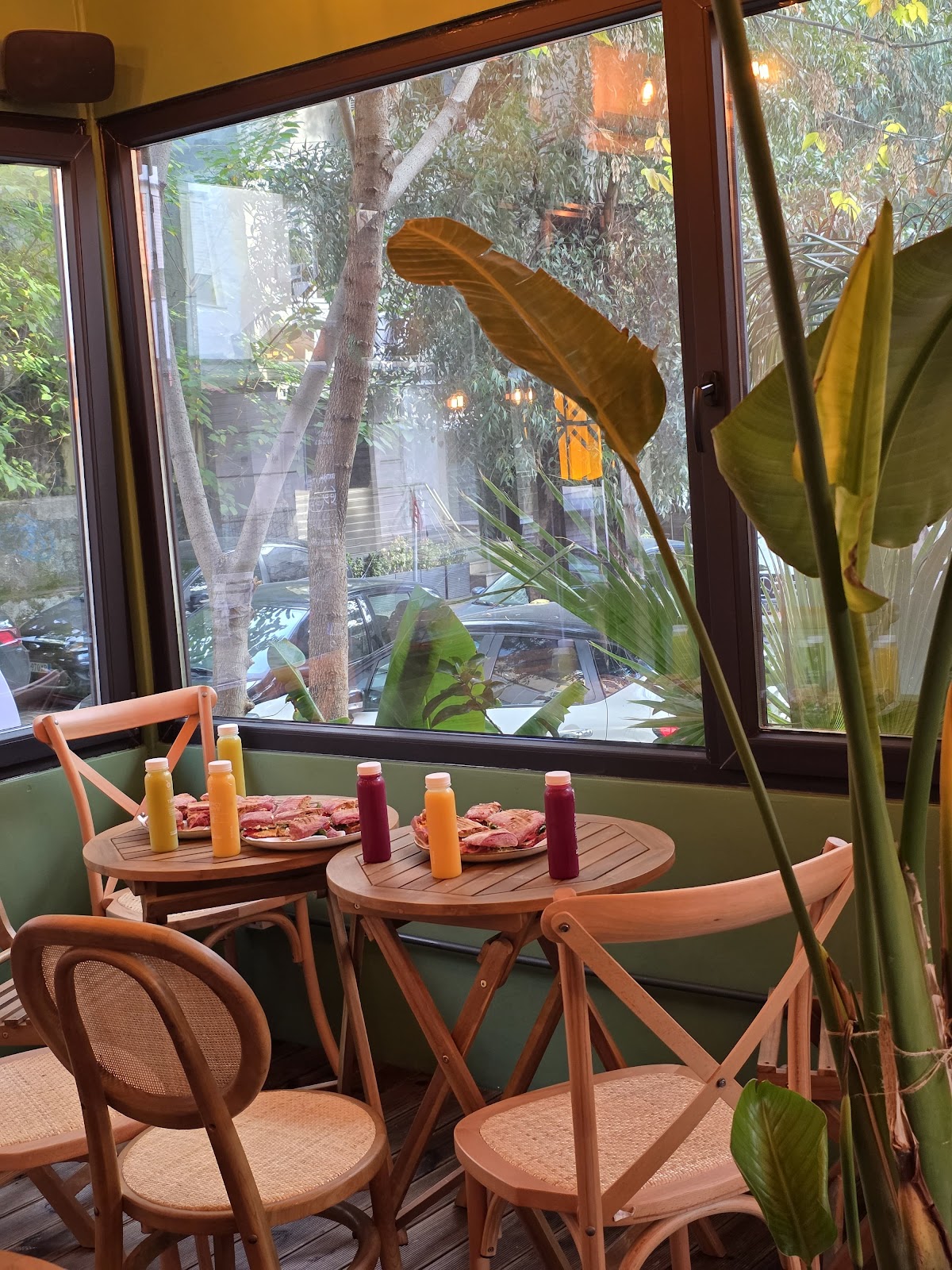 Frut’za | Blloku - Specialty Coffee & All Day Brunch