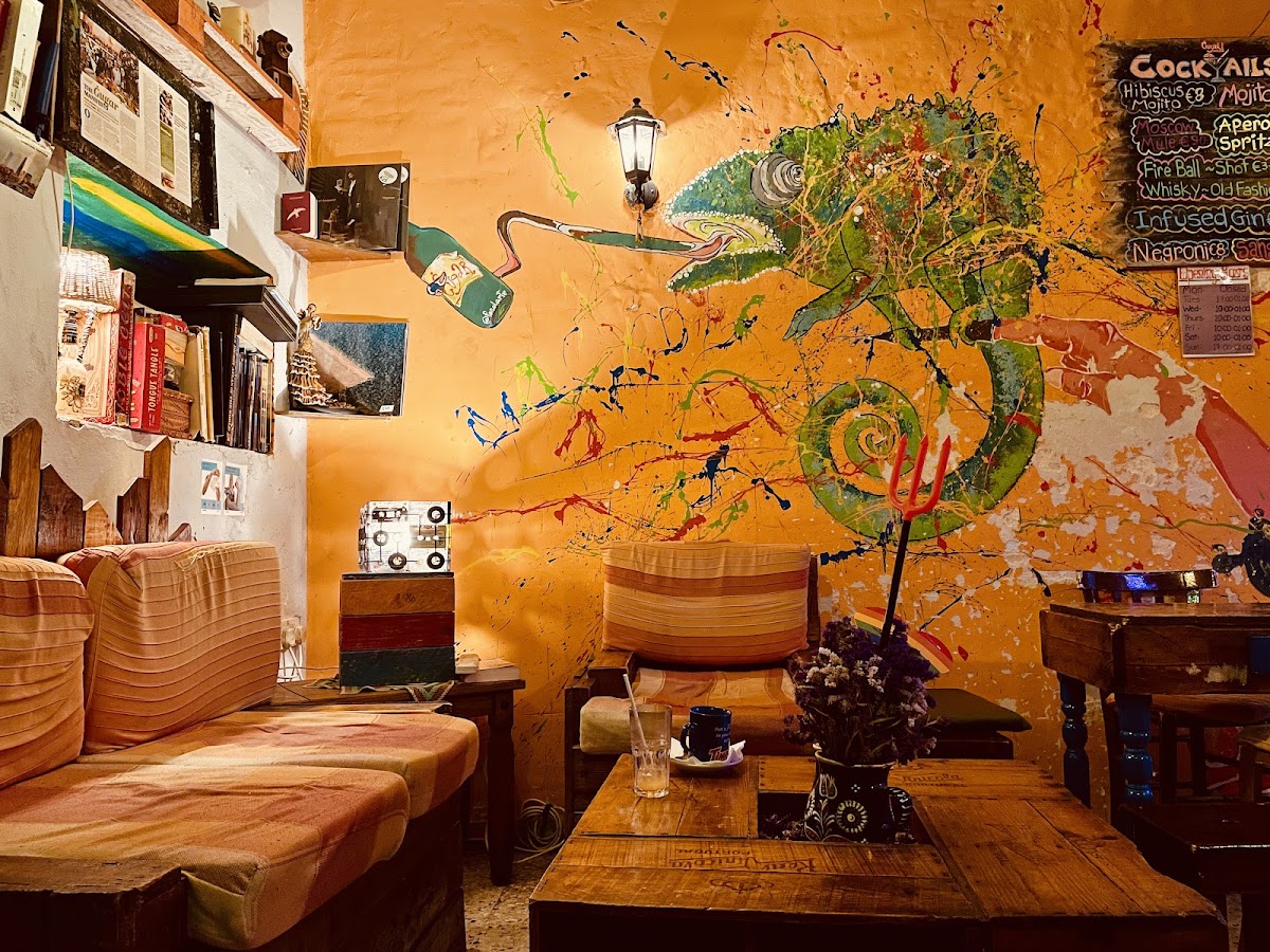 Ġugar Hangout & BAR